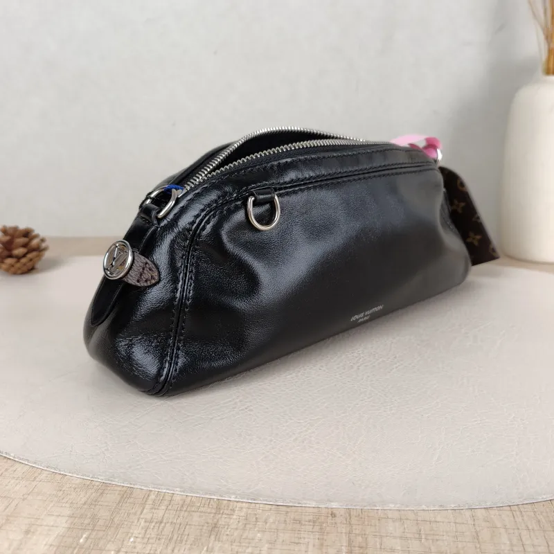 Louis Vuitton Shoulder Bag Pochette Vibe Black SL ambskin One Size 25 × 7.5 × 10 cm — cover view 2 of 5