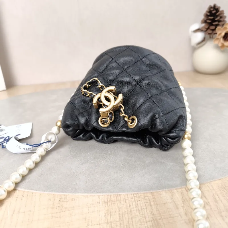 Chanel Crossbody Bag Crossbody Bag Black Calfskinmini12 × 11 × 11 cm — detail view 8 of 14