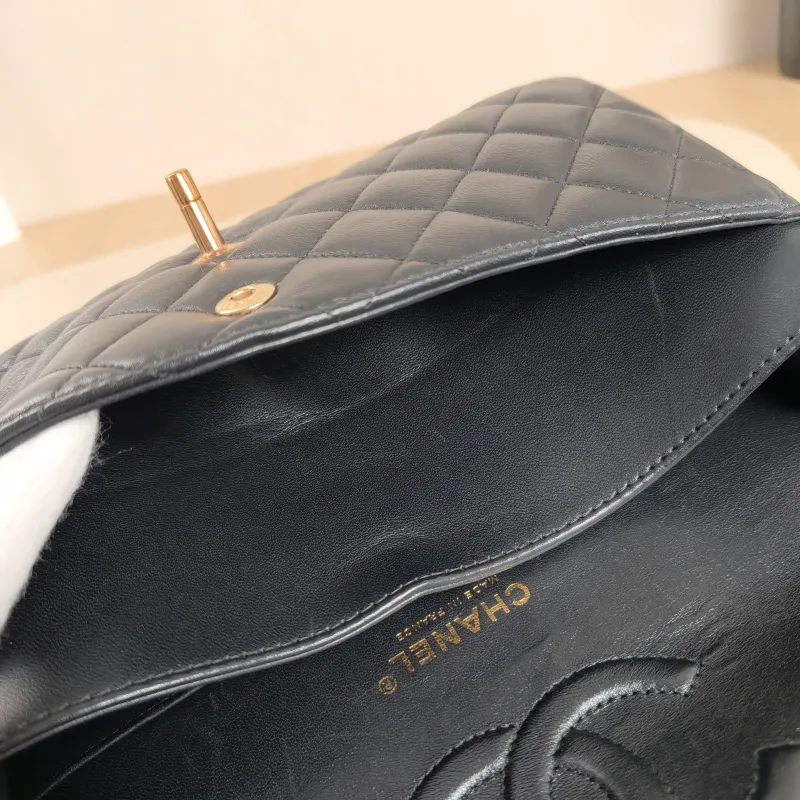 Chanel Crossbody Bag Classic Flap CF Black Calfskin Rose Gold Medium25.5 × 6.5 × 15.5 cm — detail view 8 of 10