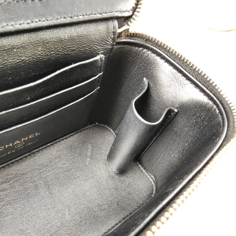 Chanel Crossbody Bag Edition Black Patent Leathermini16 × 8 × 9.5 cm — detail view 4 of 13