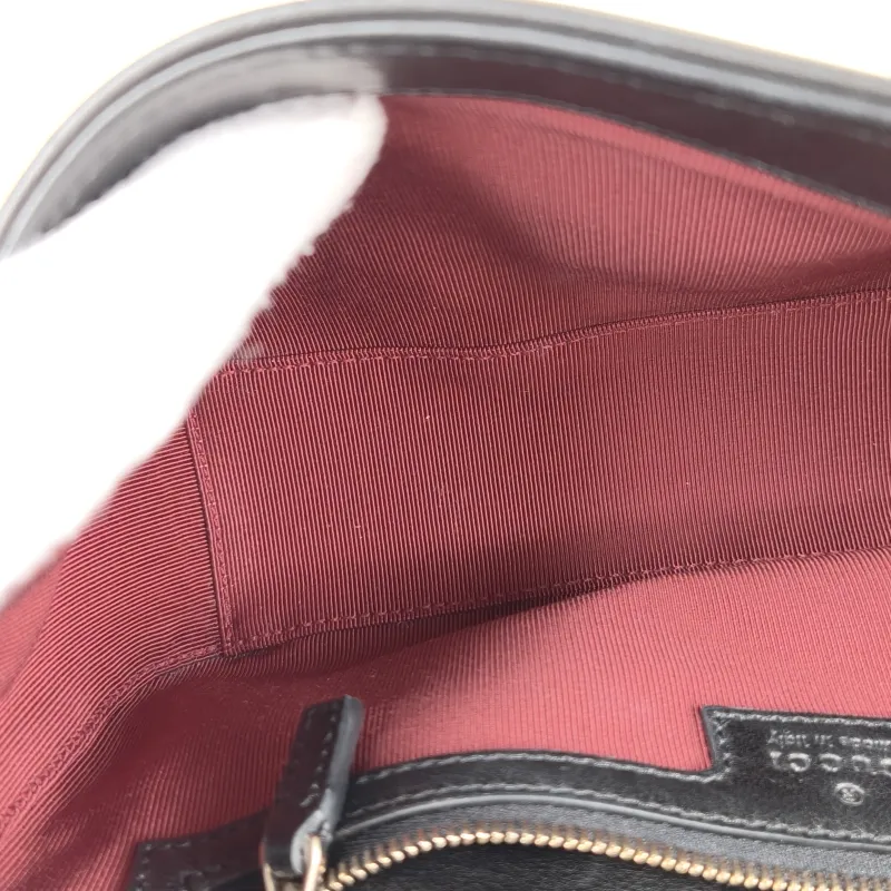 GUCCI Crossbody Bag GG Marmont Medium Marmont 26Black with Gold-Tone Hardware Lambskin Medium26 × 7 × 15 cm — detail view 8 of 15