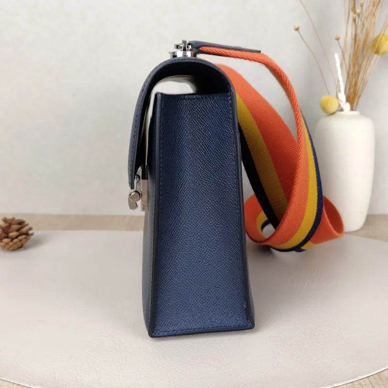Hermès Crossbody Bag Verrou 23 Epsom Embossed Calfskin 23 × 7 × 18 cm — detail view 7 of 14