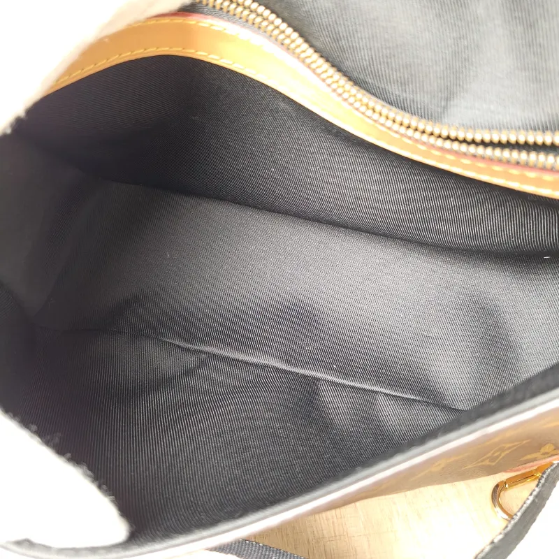 Louis Vuitton Crossbody Bag Diane Baguette Bag Shoulder Strap PVC Small 24 × 9 × 15 cm — detail view 8 of 15