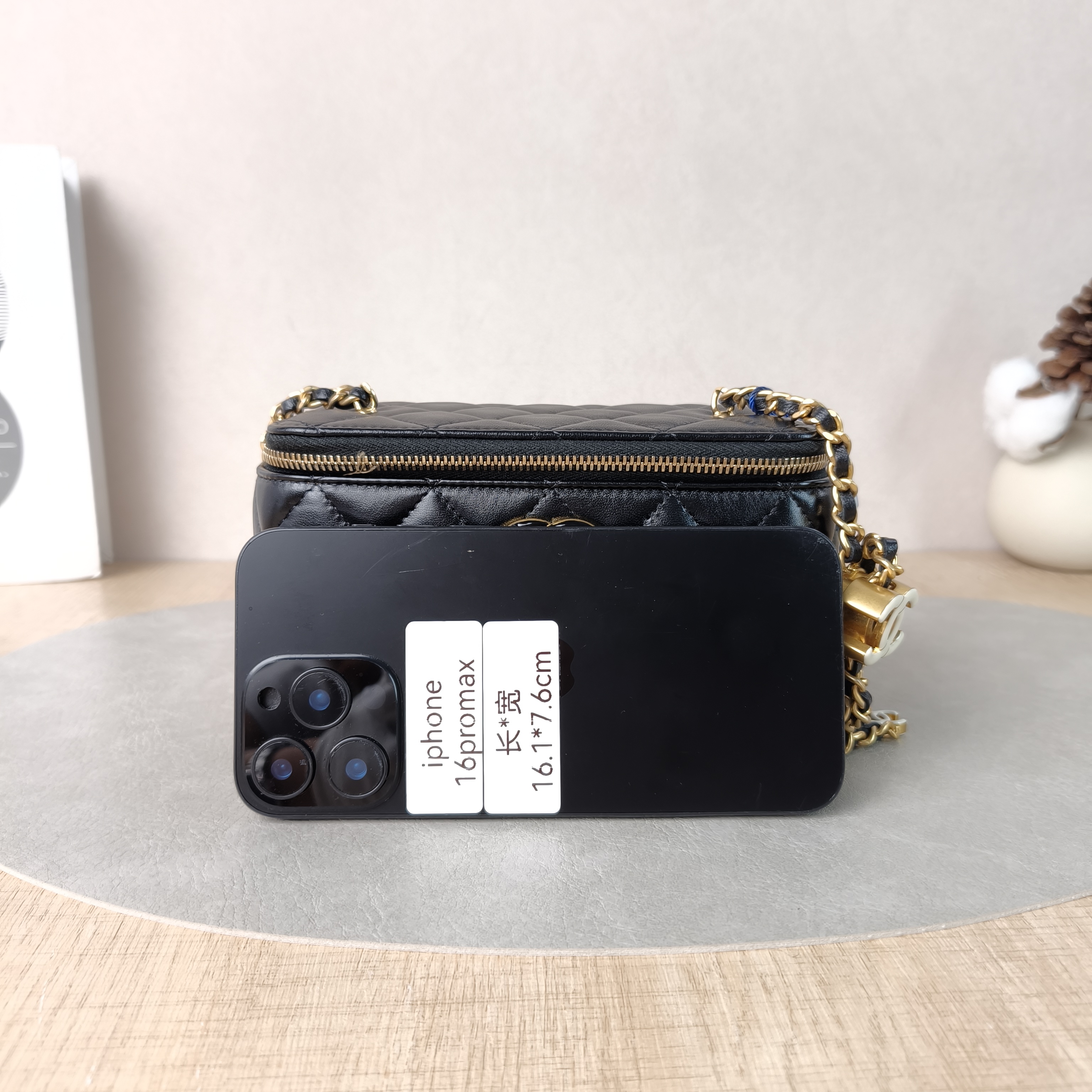 Chanel Crossbody Bag Black Lambskin One Size16 × 8 × 10 cm — cover view 4 of 6