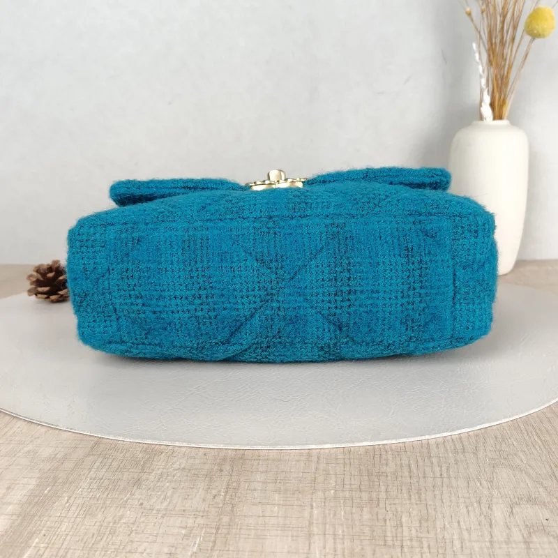 Chanel Crossbody Bag 19Bag Green Small 26 × 9 × 16 cm 29 — cover view 5 of 5