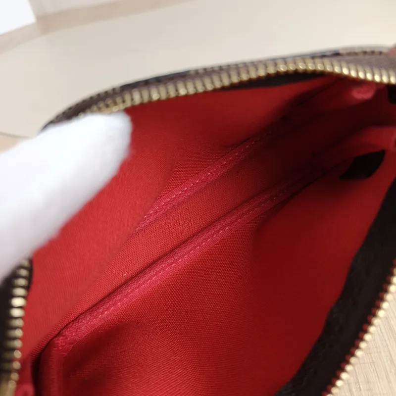 Louis Vuitton Clutch Mini Pochette Accessoires PV Cmini15.5 × 4 × 10.5 cm — detail view 7 of 10