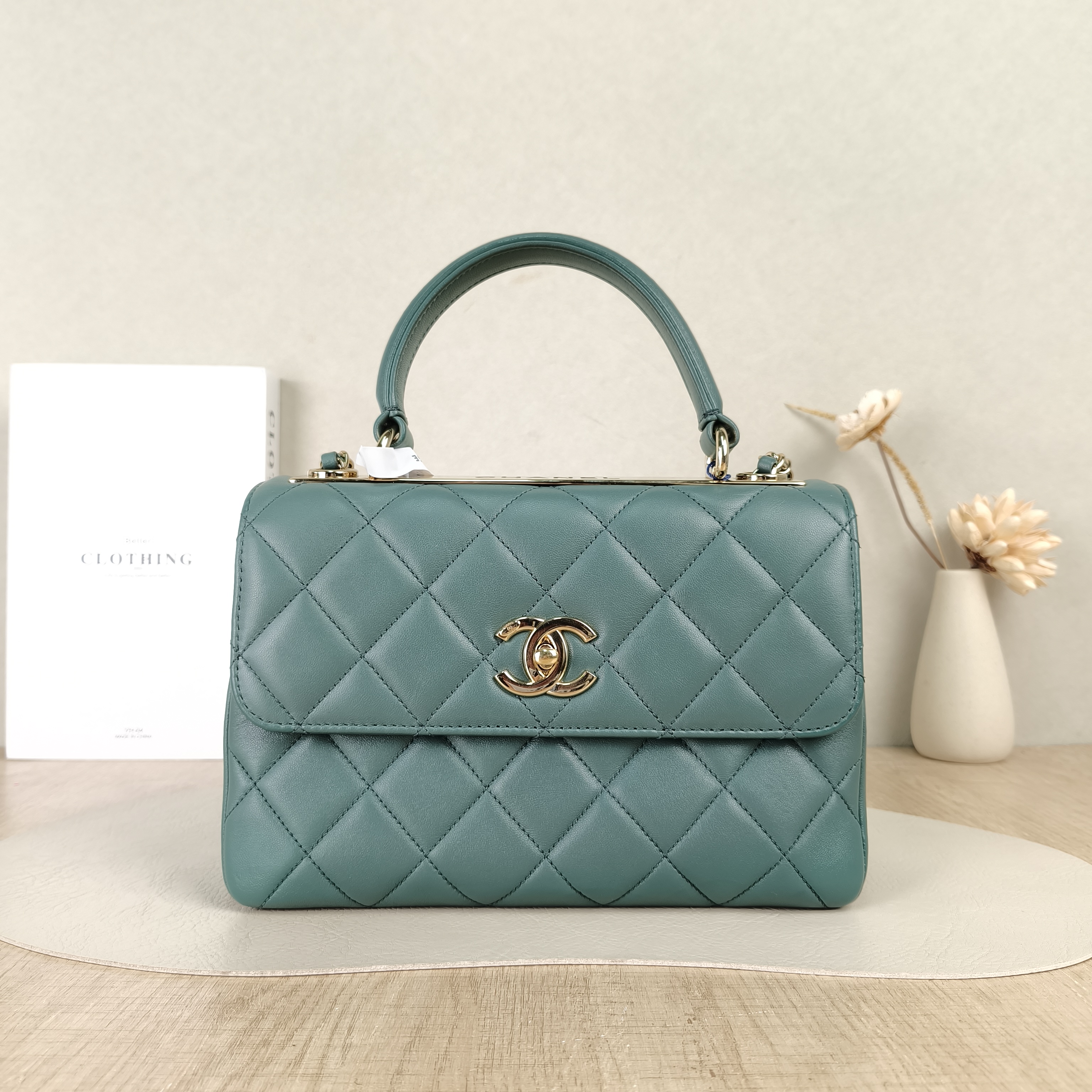 Chanel Crossbody Bag Trendy CC Green Lambskin Small25 × 12 × 17 cm