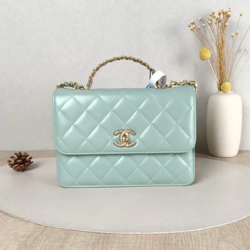 Chanel Crossbody Bag Green Calfskin One Size 22 × 7 × 16 cm