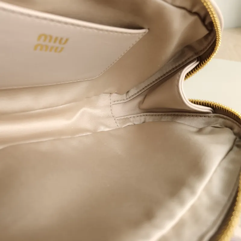 Miumiu Top Handle Bag Arcadie MatelasséCollection Edition Pink Lambskinmini19 × 5 × 10 cm — detail view 4 of 8