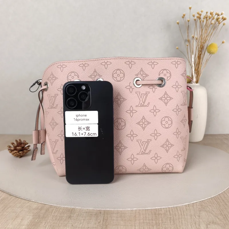 Louis Vuitton Crossbody Bag BELLA Pink Calfskin One Size22 × 14 × 19 cm — cover view 3 of 5