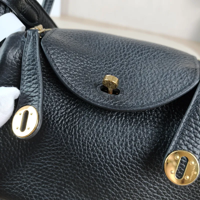 Hermès Crossbody Bag Lindy Mini 1989Black TC Calfskinmini19 × 9.5 × 13 cm — detail view 11 of 11