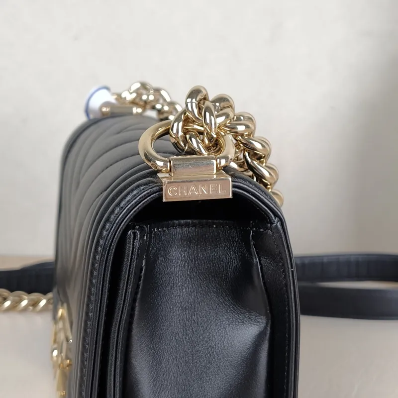 Chanel Crossbody Bagv Le Boy​Black Calfskin Small20.5 × 8.5 × 12 cm — detail view 5 of 16