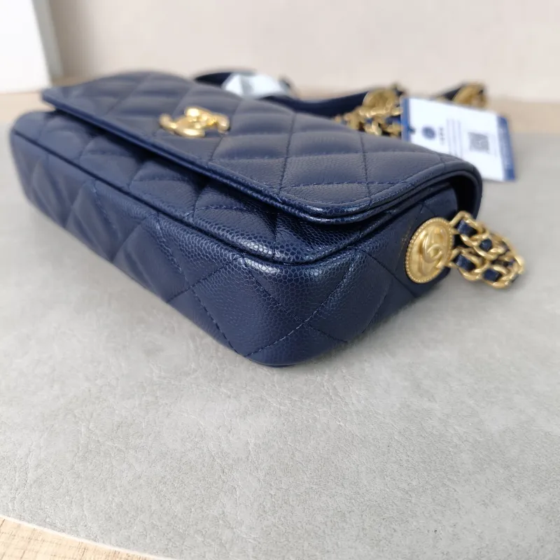 Chanel Crossbody Bagcf Crossbody Bag Blue Grained Calfskin One Size17.5 × 4 × 10 cm — detail view 3 of 12