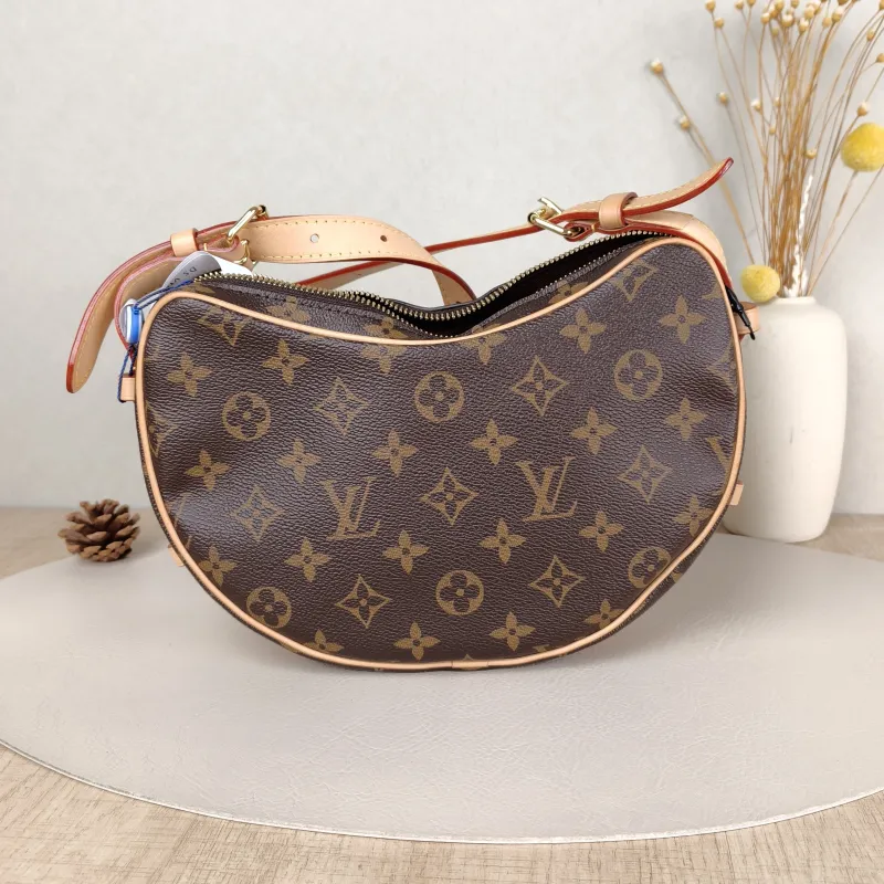 Louis Vuitton Shoulder Bag Croissant Monogram PVC Medium25 × 5 × 15 cm — cover view 2 of 5