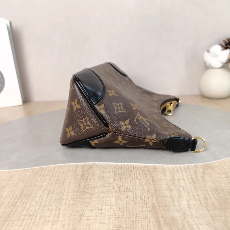 Louis Vuitton Crossbody Bag Boulogne PVC Small 26 × 9.5 × 16 cm — detail view 7 of 11