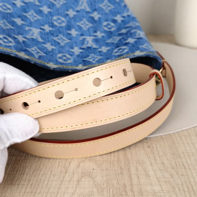 Louis Vuitton Top Handle Bag ALL IN BB Blue BB16 × 12 × 18 cm — detail view 2 of 13