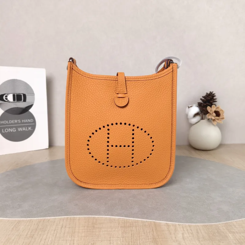Hermès Crossbody Bag Evelyne Mini 16 Mini 16 TC Calfskin Mini 17 × 5.5 × 18 cm G