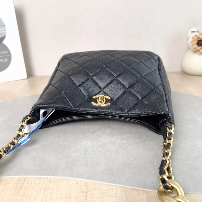 Chanel Shoulder Bag hobo Black Lambskin One Size 19 × 8 × 17 cm — detail view 11 of 12