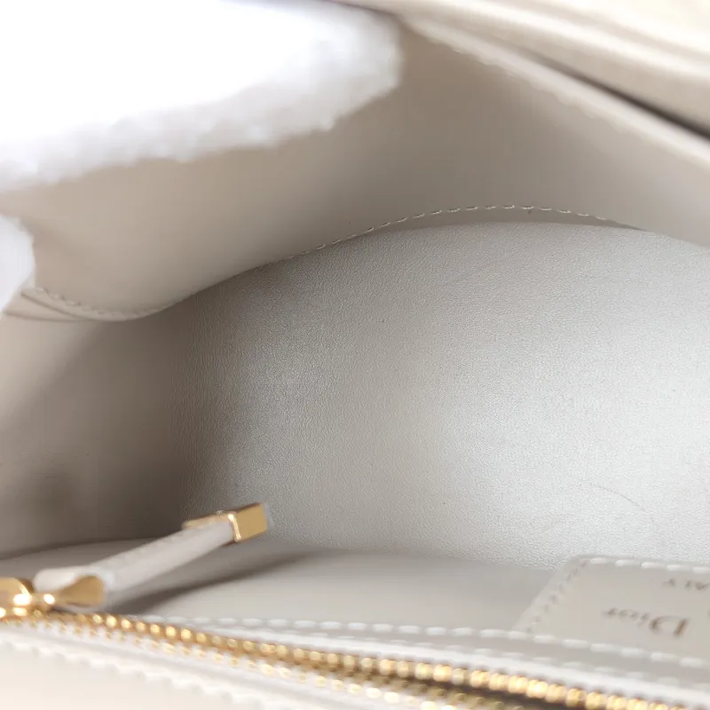 DIOR Crossbody Bag Caro Chain Bag Beige Calfskin Medium 25.5 × 9 × 15.5 cm — detail view 7 of 15