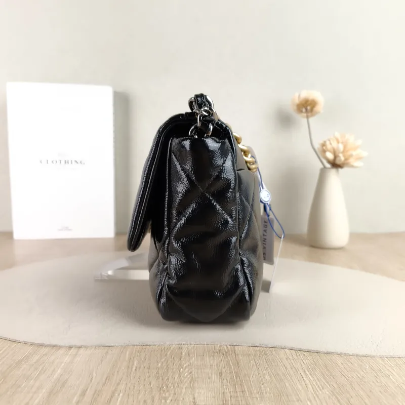Chanel Crossbody Bag 19Bag Black Waxed Leather Small 26 × 9 × 16 cm 30 — detail view 5 of 14