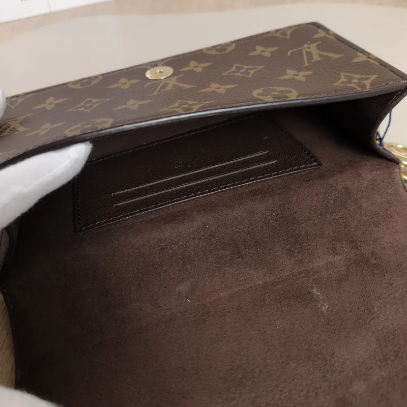 Louis Vuitton Crossbody Bag LILY Chain Bagwoc Monogram PVC One Size21 × 3.5 × 10.5 cm — detail view 4 of 6