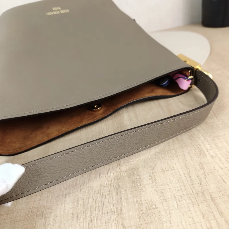 Louis Vuitton Top Handle Bag LOW KEY ALL IN BB Calfskin BB 16 × 12 × 18 cm — detail view 3 of 12