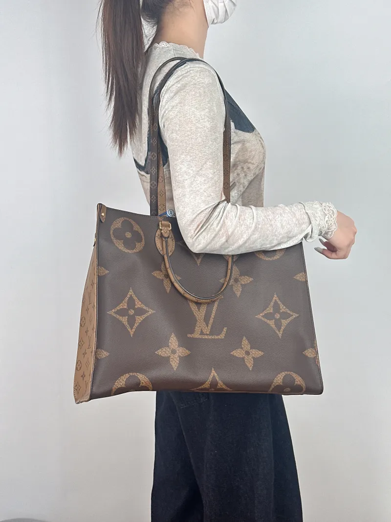 Louis Vuitton Shoulder Bag Onthego Large Monogram PVC Large41 × 19 × 34 cm — on-model view 1 of 2