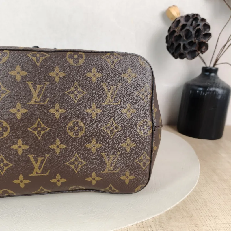 Louis Vuitton Shoulder Bag NÉONOÉ Bucket Bag Black PVC Medium 26 × 17.5 × 26 cm — detail view 4 of 9