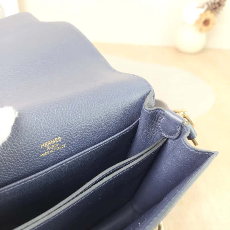 Hermès Crossbody Bag Roulis 19 Evercolor Calfskinmini18 × 6 × 15 cm — detail view 6 of 13
