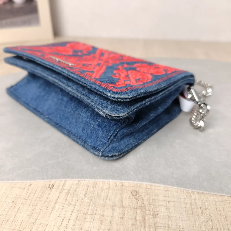 Miumiu Crossbody Bag Red Embroidered Crossbody Bag One Size 18 × 6 × 12 cm — detail view 6 of 10