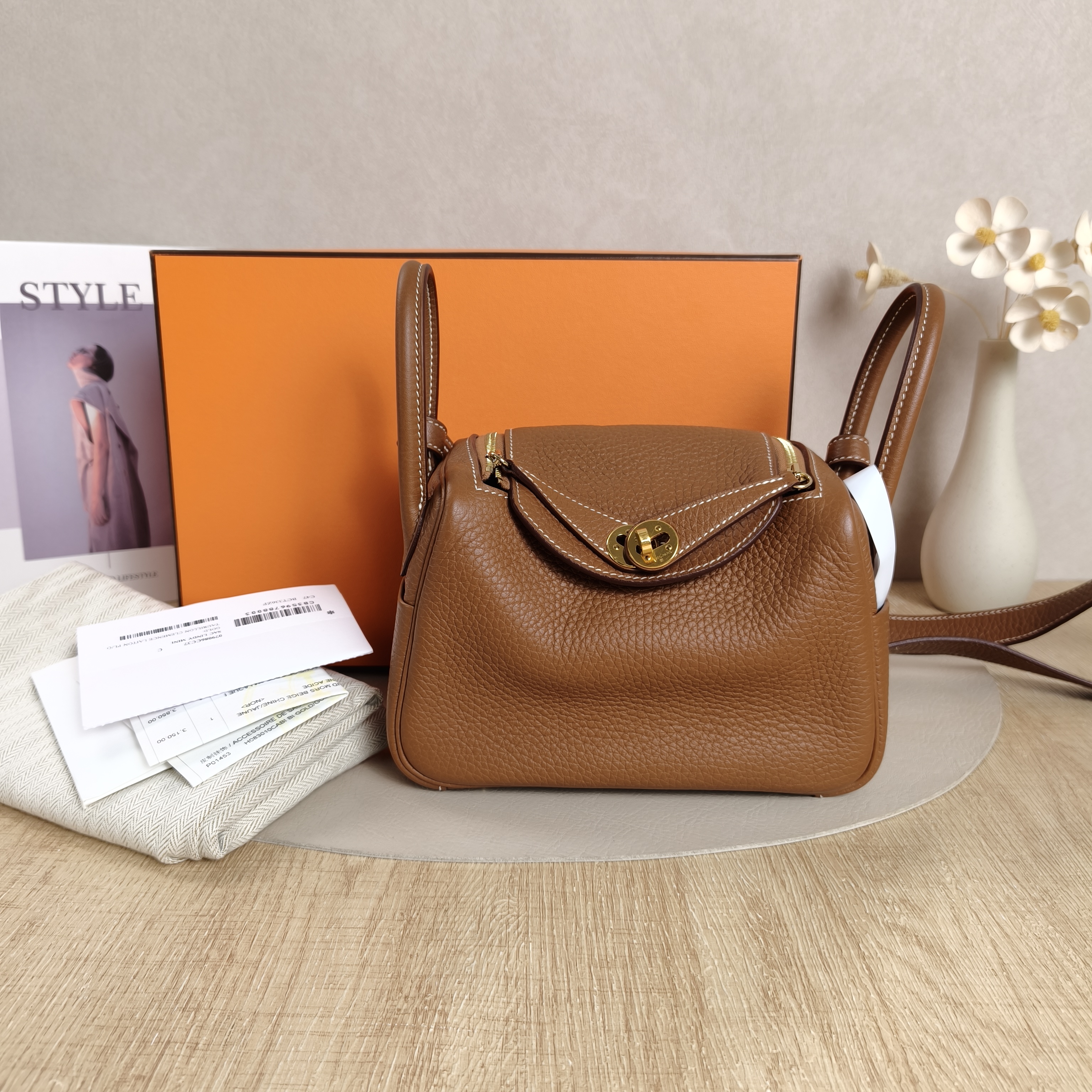 Hermès Shoulder Bag Lindy Mini 19 Clemence Taurillon TC Calfskinmini19 × 9 × 13 cm — cover view 12 of 12