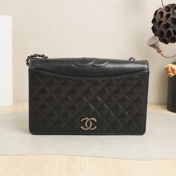Chanel Shoulder Bagwoc21 Calfskin · 21 × 5 × 13 cm