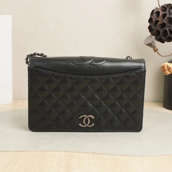 Chanel Shoulder Bagwoc21 Calfskin · 21 × 5 × 13 cm