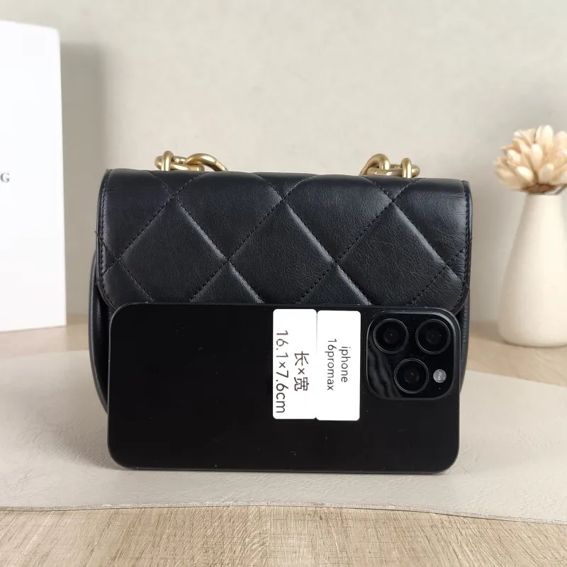 Chanel Crossbody Bag Crossbody Bag Black Calfskin One Size18.5 × 7 × 13 cm — cover view 4 of 5