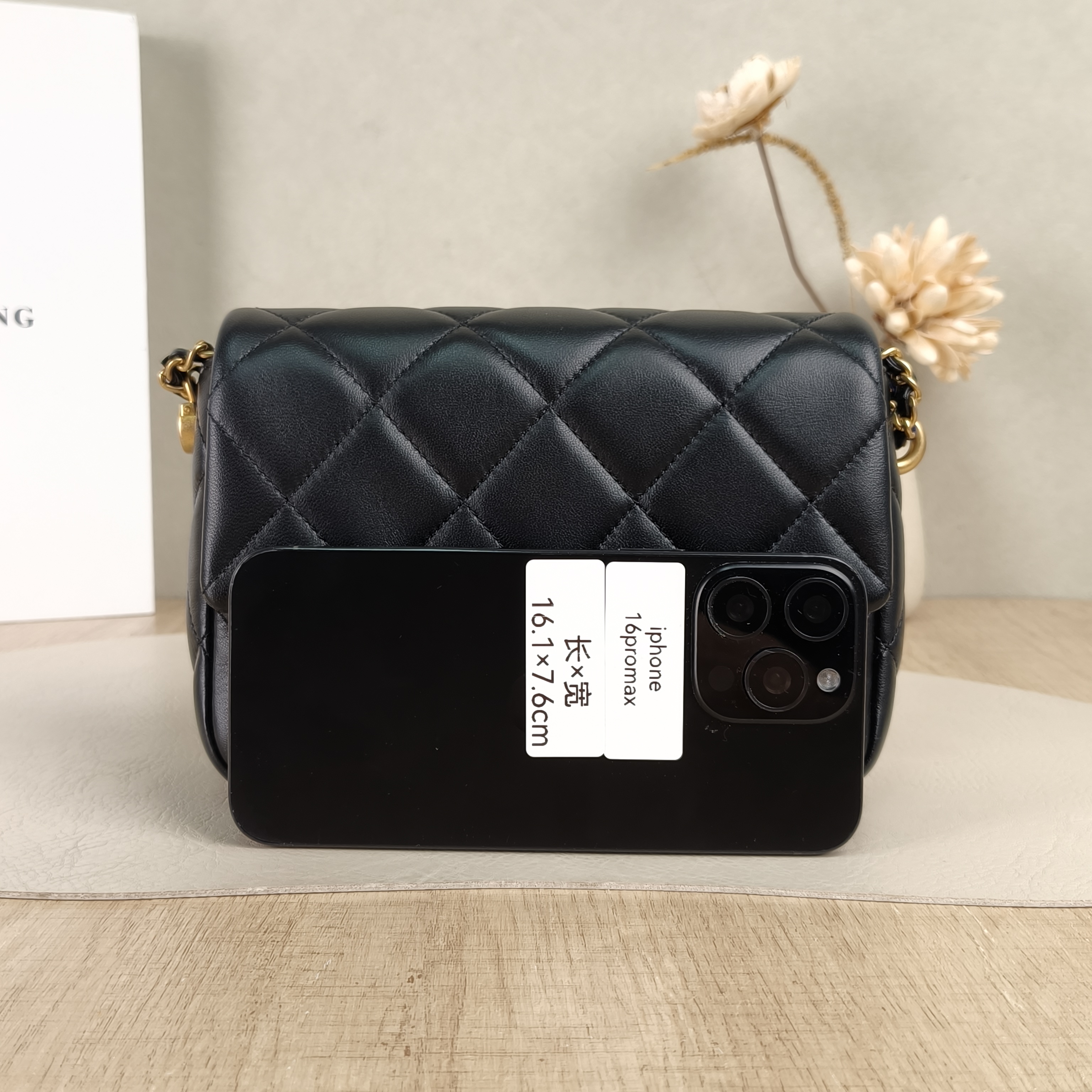 Chanel Crossbody Bag Crossbody Bag Black Lambskin One Size18.5 × 6 × 14 cm — cover view 3 of 5