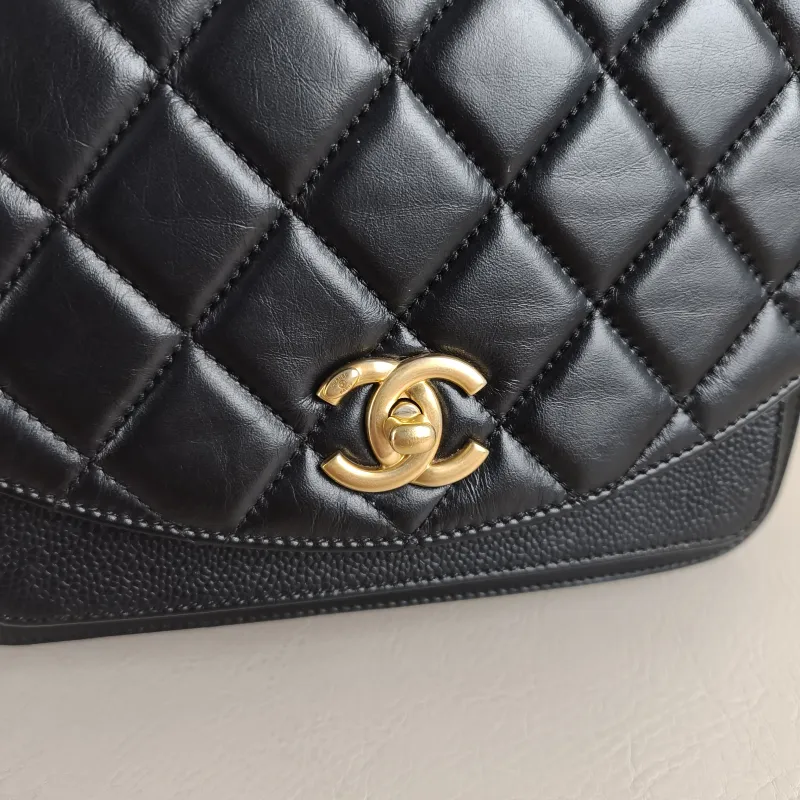 Chanel Crossbody Bagcf Collection Crossbody Bag Black Calfskin One Size22.5 × 5 × 18.5 cm — detail view 4 of 13
