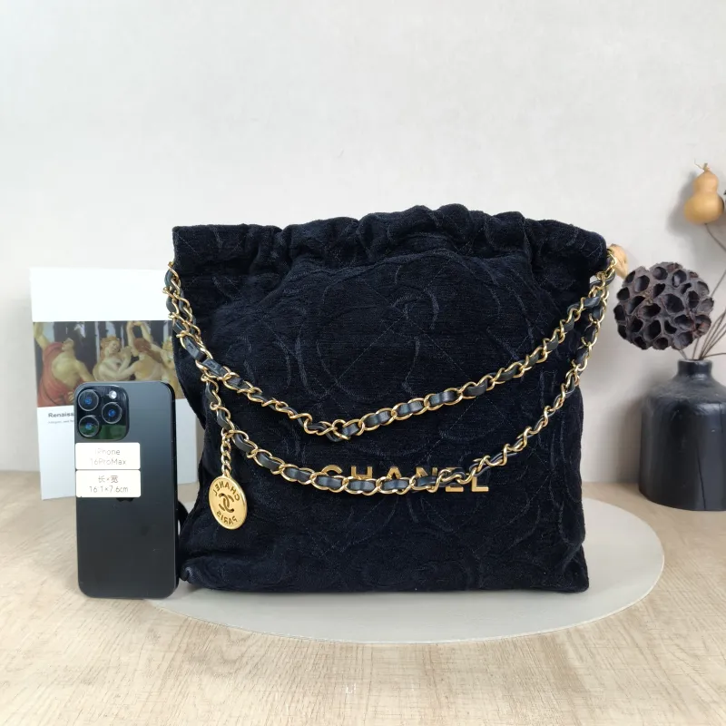 Chanel Shoulder Bag22Bag Black Small35 × 7 × 37 cm — cover view 2 of 5