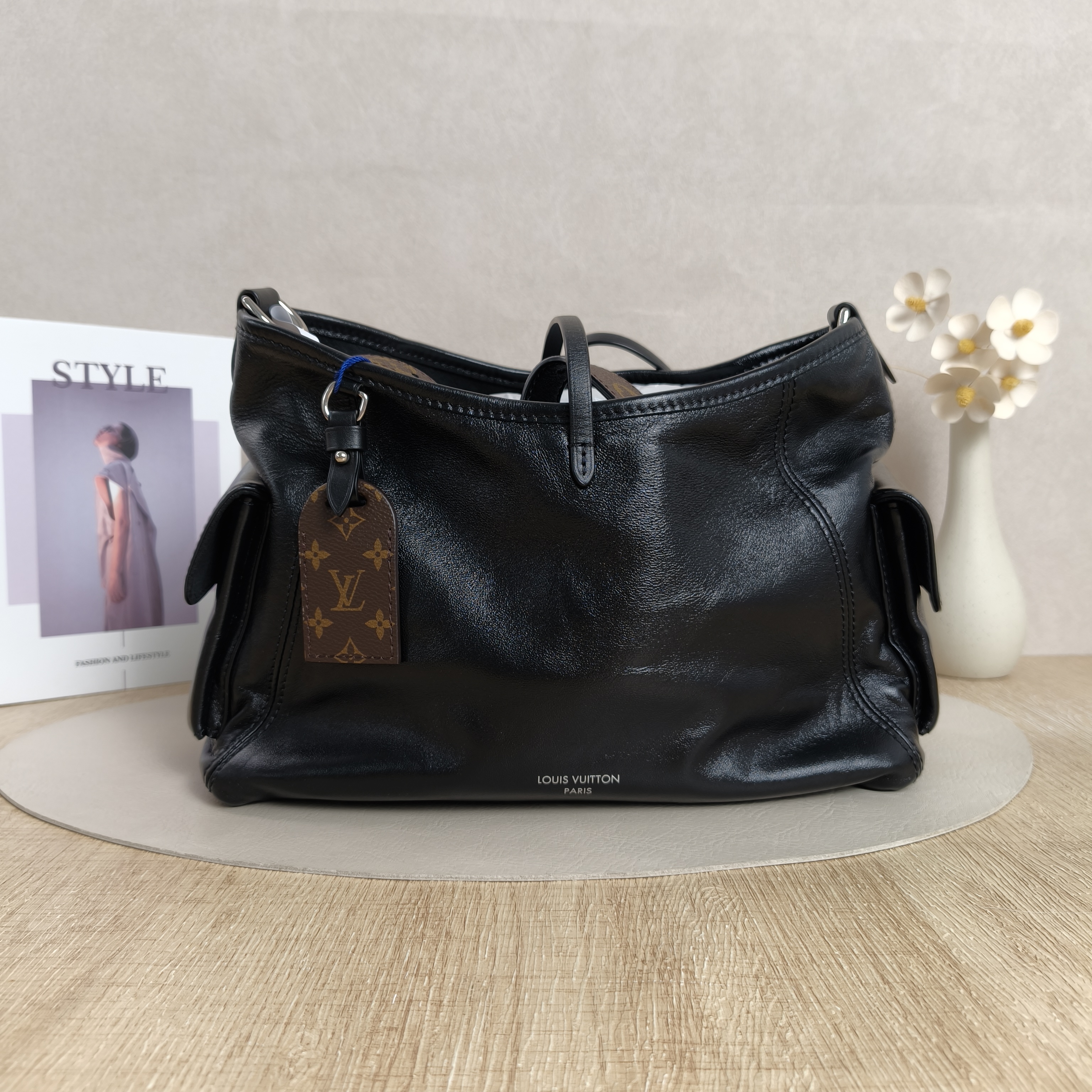 Louis Vuitton Crossbody Bag Carryall Cargo Vibe Black SL ambskin33.5 × 15 × 23 cm