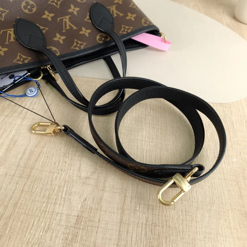 Louis Vuitton Crossbody Bag NEVERFULL INSIDE OUT BB Black PVC · Calfskin BB 26.5 × 11 × 16.5 cm — detail view 3 of 10