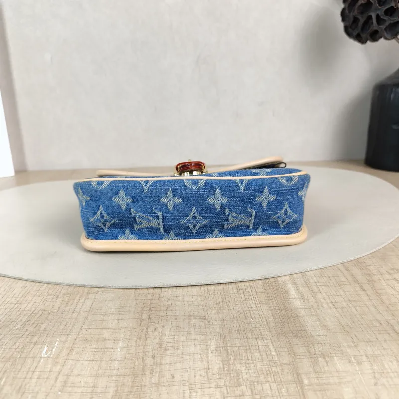 Louis Vuitton Crossbody Bag Diane Baguette Bag Blue nano 19 × 6 × 10.5 cm — cover view 3 of 6