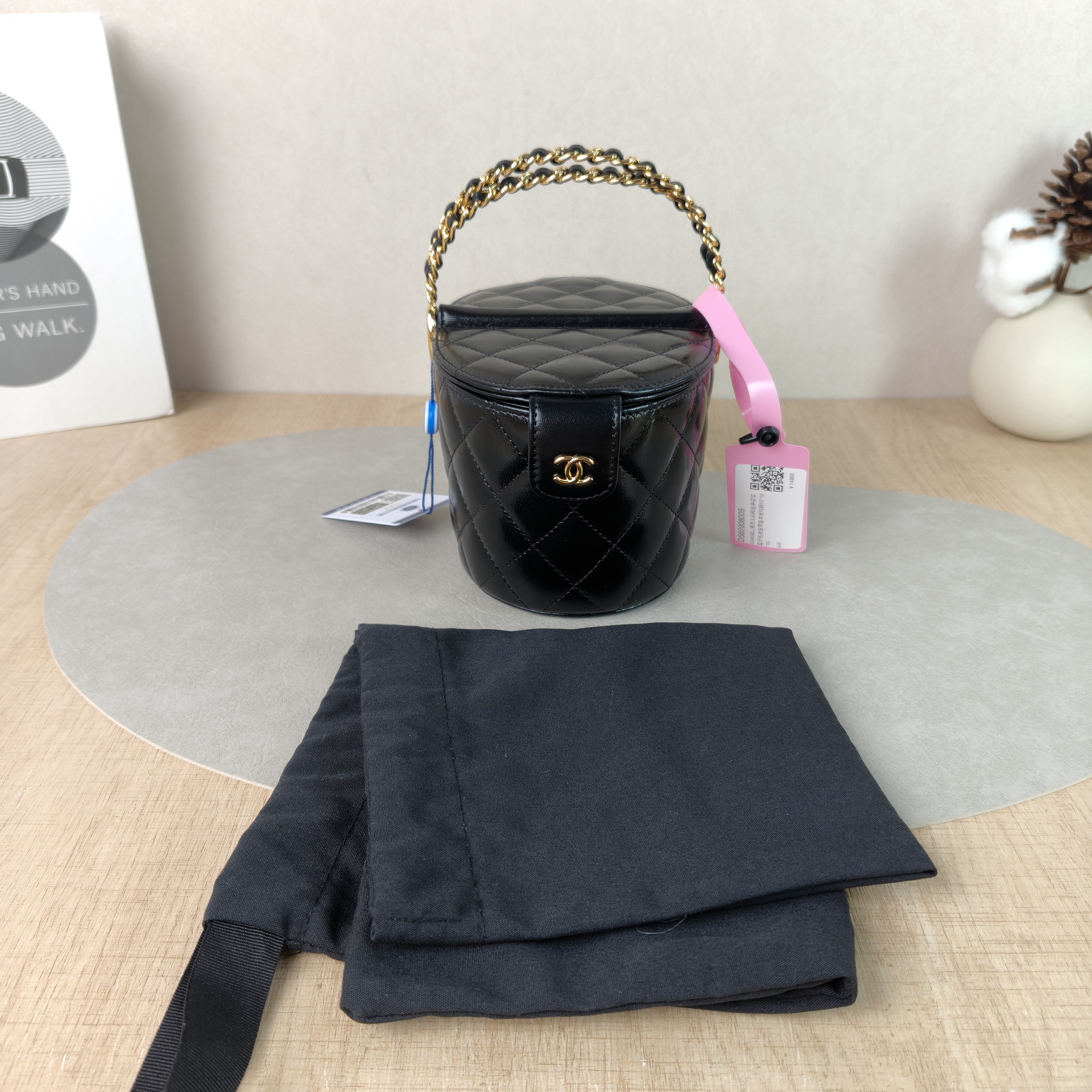 Chanel Crossbody Bag Cosmetic Bag Black Lambskin One Size15 × 10 × 10 cm — cover view 7 of 7