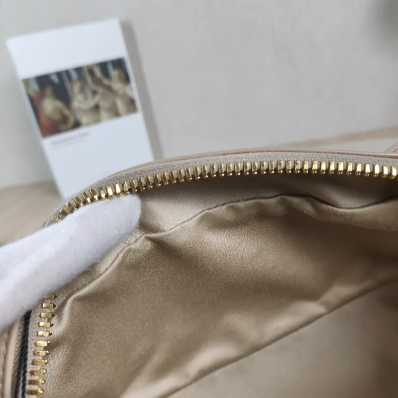 Miumiu Top Handle Bag Arcadie MatelasséCollection Edition Beige Lambskin Medium22 × 7.5 × 10.5 cm — detail view 7 of 12