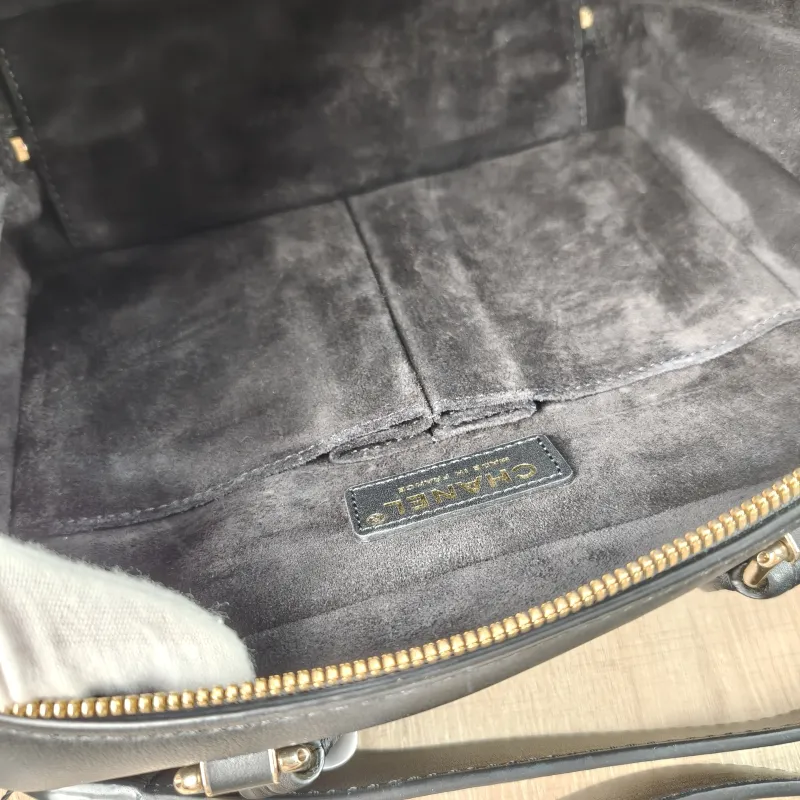 Chanel Crossbody Bag Box Bag Top Handle Crossbody Bag Black Calfskin 23 × 9.5 × 17 cm 29 — detail view 2 of 16