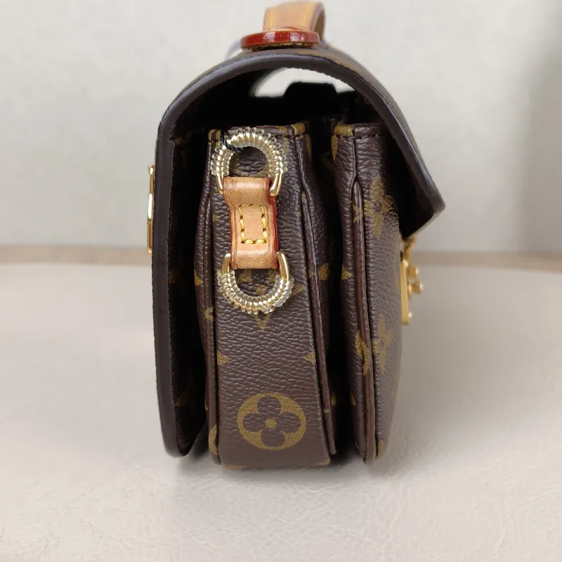 Louis Vuitton Crossbody Bag Pochette Métis East West Monogram PVC Small 21.5 × 6 × 13.5 cm — detail view 4 of 15