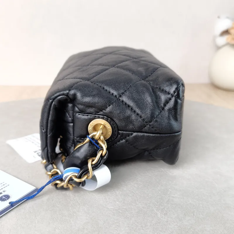 Chanel Crossbody Bag Crossbody Bag Black Lambskin One Size 17.5 × 7 × 9 cm 31 — detail view 2 of 11