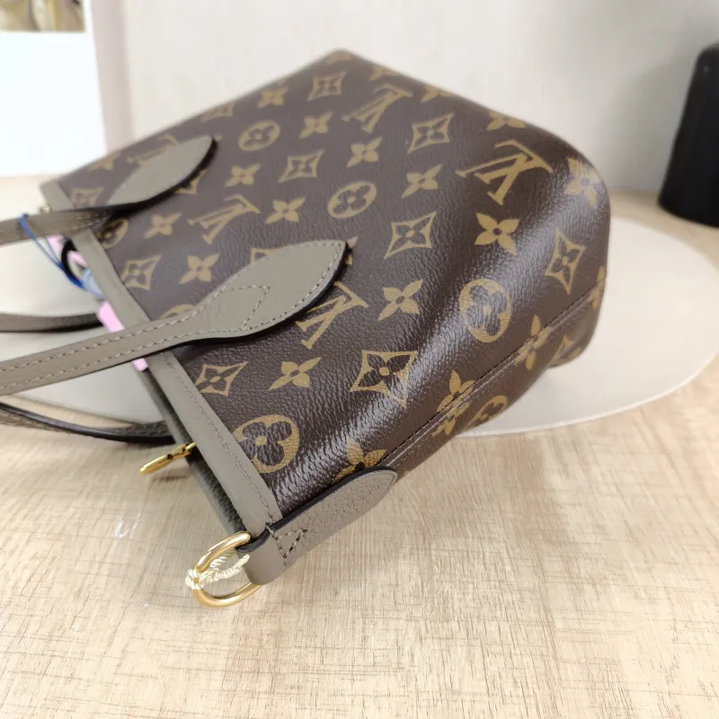 Louis Vuitton Crossbody Bag NEVERFULL INSIDE OUT BB PVC · Calfskin BB 26.5 × 11 × 16.5 cm — detail view 11 of 12