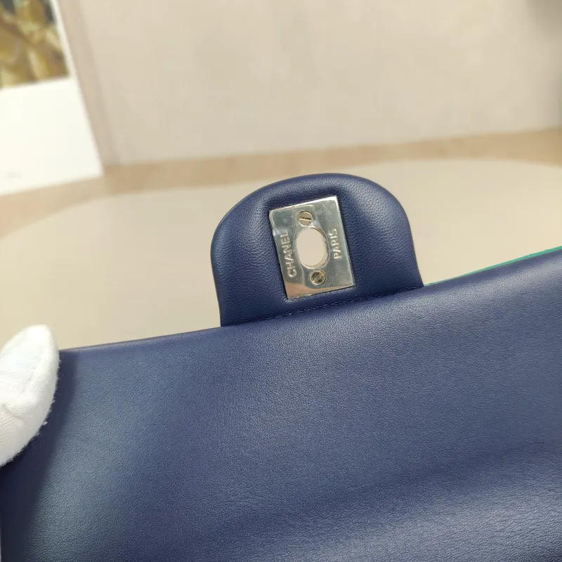 Chanel Crossbody Bag mini Green Lambskin mini20 × 6 × 12 cm — detail view 5 of 17