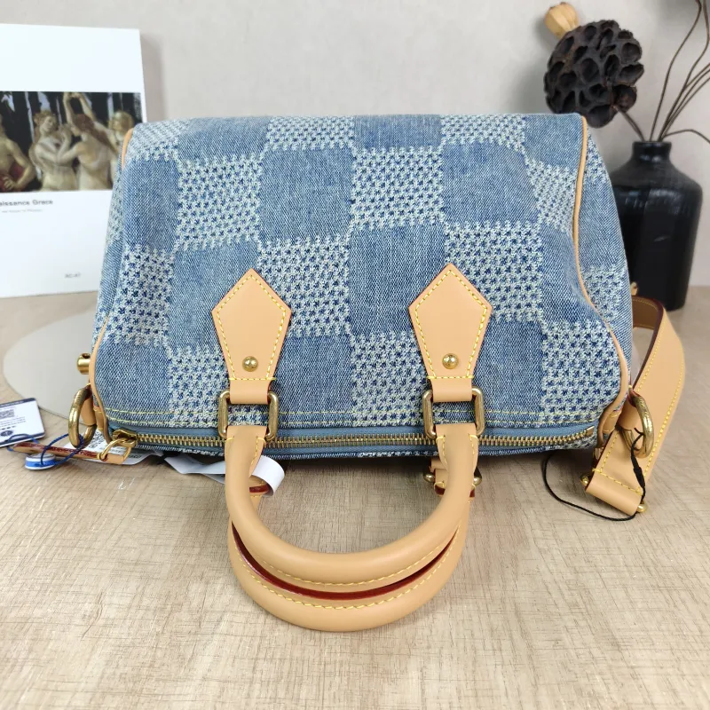 Louis Vuitton Crossbody Bag Speedy25 Medium 25 × 15 × 19 cm — detail view 6 of 13
