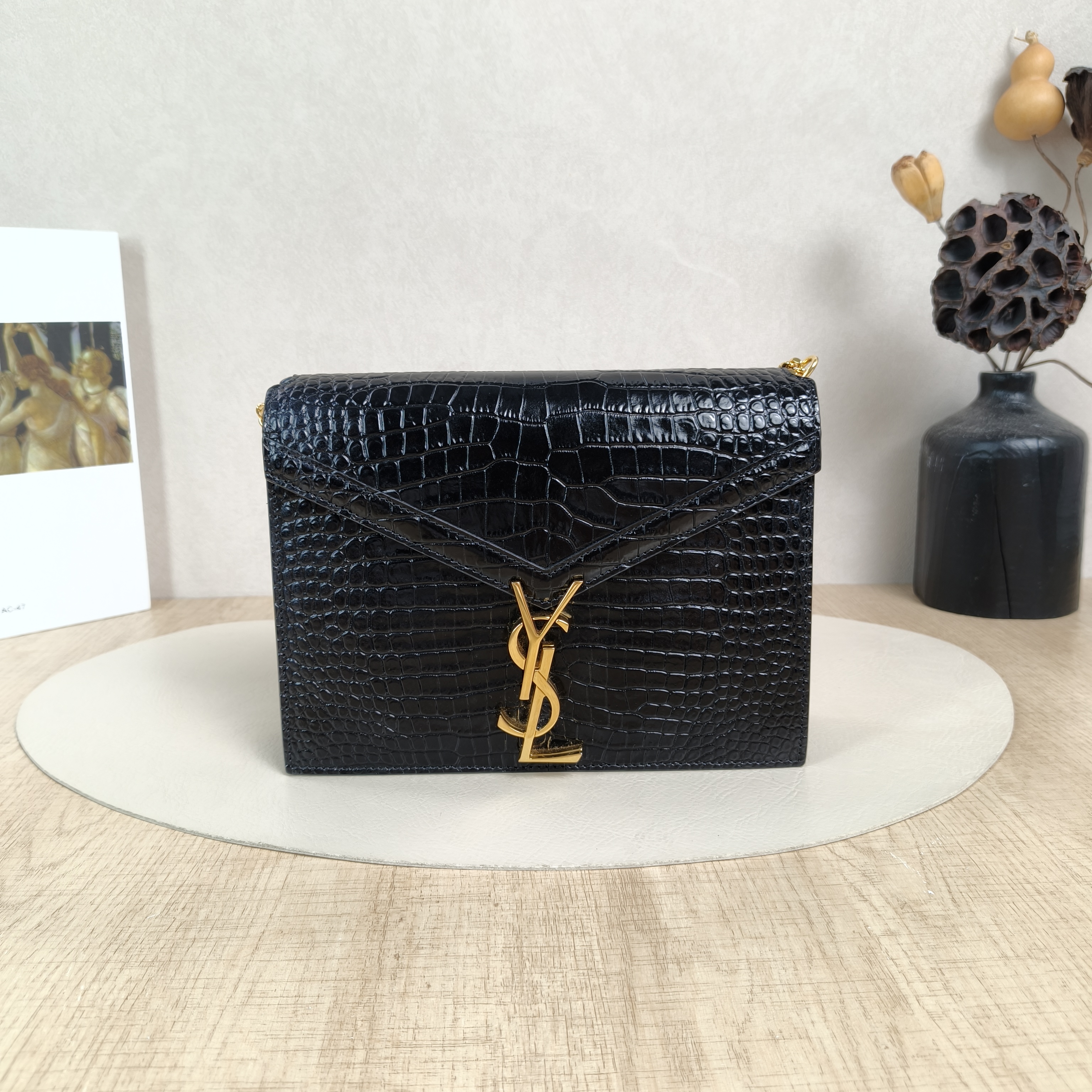 SAINT LAURENT Crossbody Bag Cassandra Black Calfskin Medium22 × 5.5 × 16.5 cm