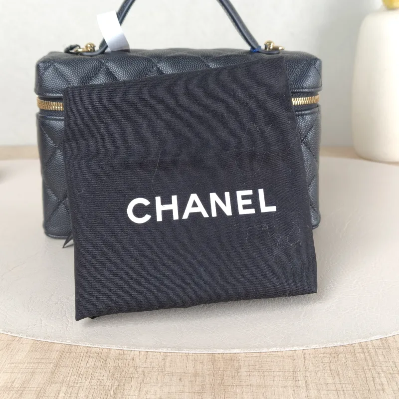 Chanel Crossbody Bag lp Vanity Case Bag Black Calfskin One Size 19.5 × 5 × 17 cm — detail view 2 of 15